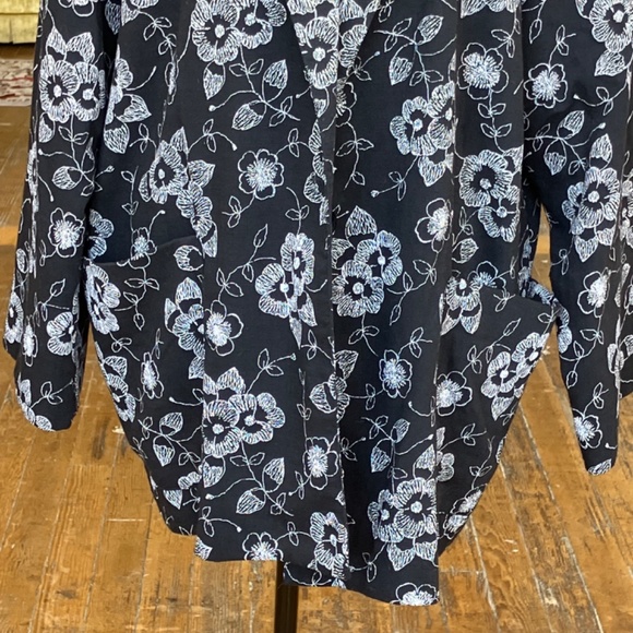 Black and white botanical/floral  oversize blazer - Picture 6 of 9